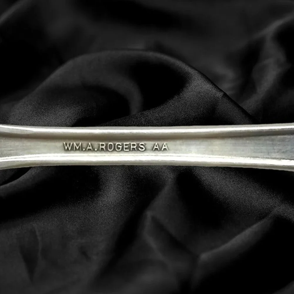 Oneida-WM A Rogers Berkeley Solid Salad Serving Fork-Silverplate-Vintage